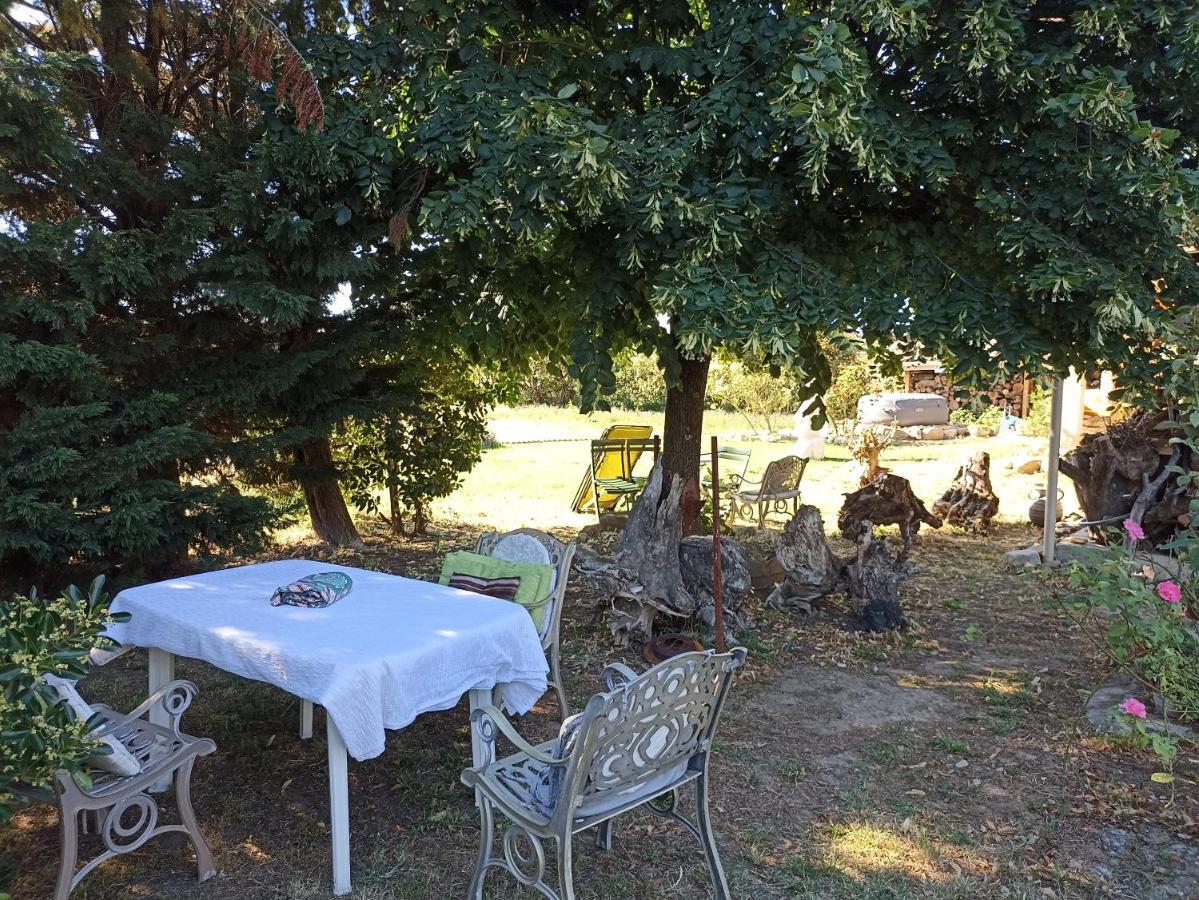 Ferienwohnung Un Jardin Sur La Colline Claveyson Exterior foto